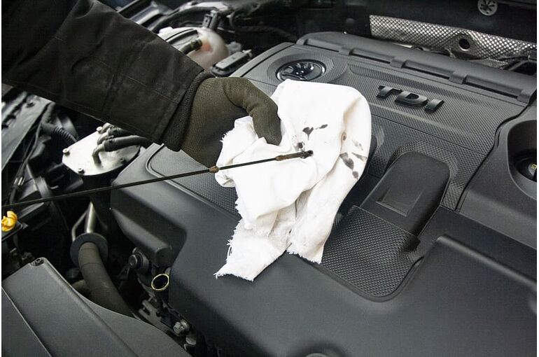 oil-changing-the-oil-maintenance-mechanic